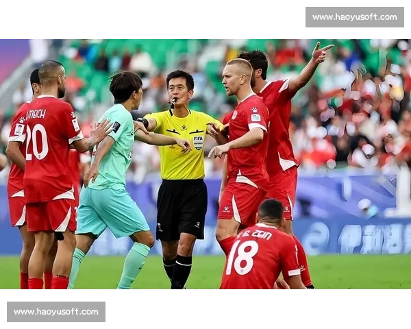 裁判争议判罚引发热议 球迷纷纷质疑公平性与公正性